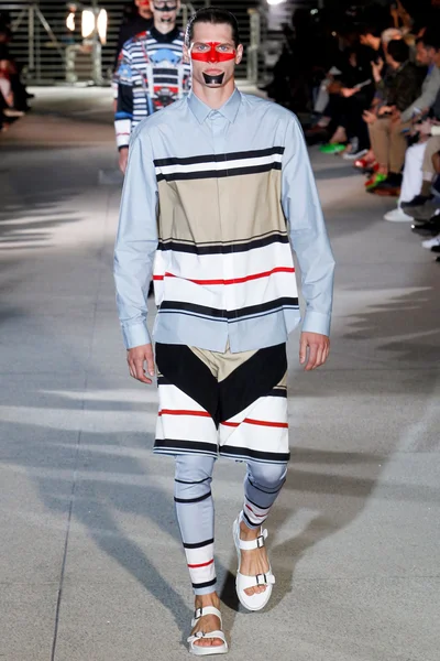 Look 18